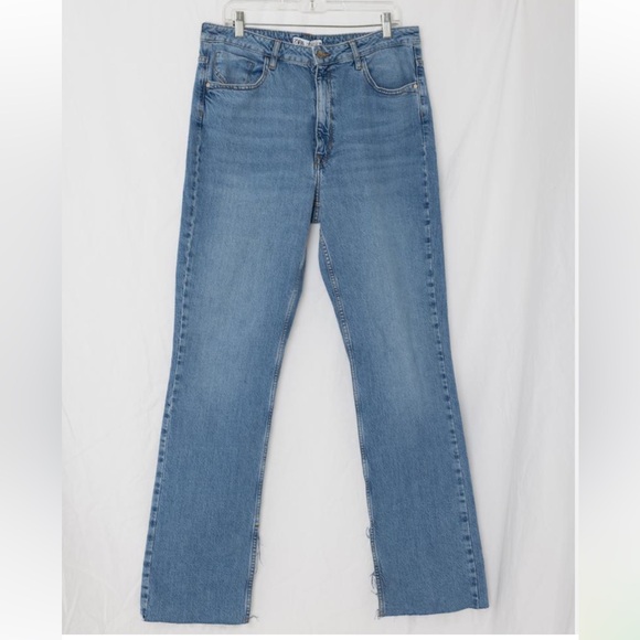 ✨NWOT | Zara | High Rise Slim Flare Split Hem Medium wash Jeans - Picture 7 of 13